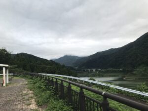 やまがた こころの相談所 | 「月の女神」霊山に抱かれて あさひ月山湖展望広場 鶴岡市