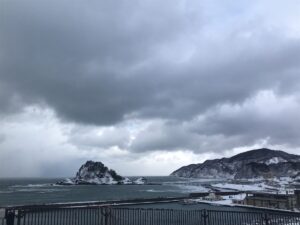 やまがた こころの相談所 | 力強い雪の白山島 冬の味覚「寒鱈」 オラクルカード占い もみほぐし