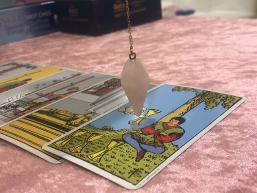 やまがた こころの相談所 | 珍しい マッサージ箇所は天然石ペンデュラムのダウジングで本格的に占う